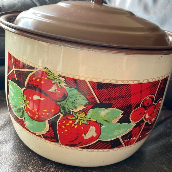 Large Enamelled Milk pot, Strawberry print - Picture 10 of 12